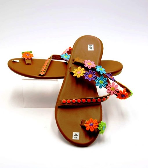 Schuhe Zehen Sandalen Boho Blumen Frontansicht 2
